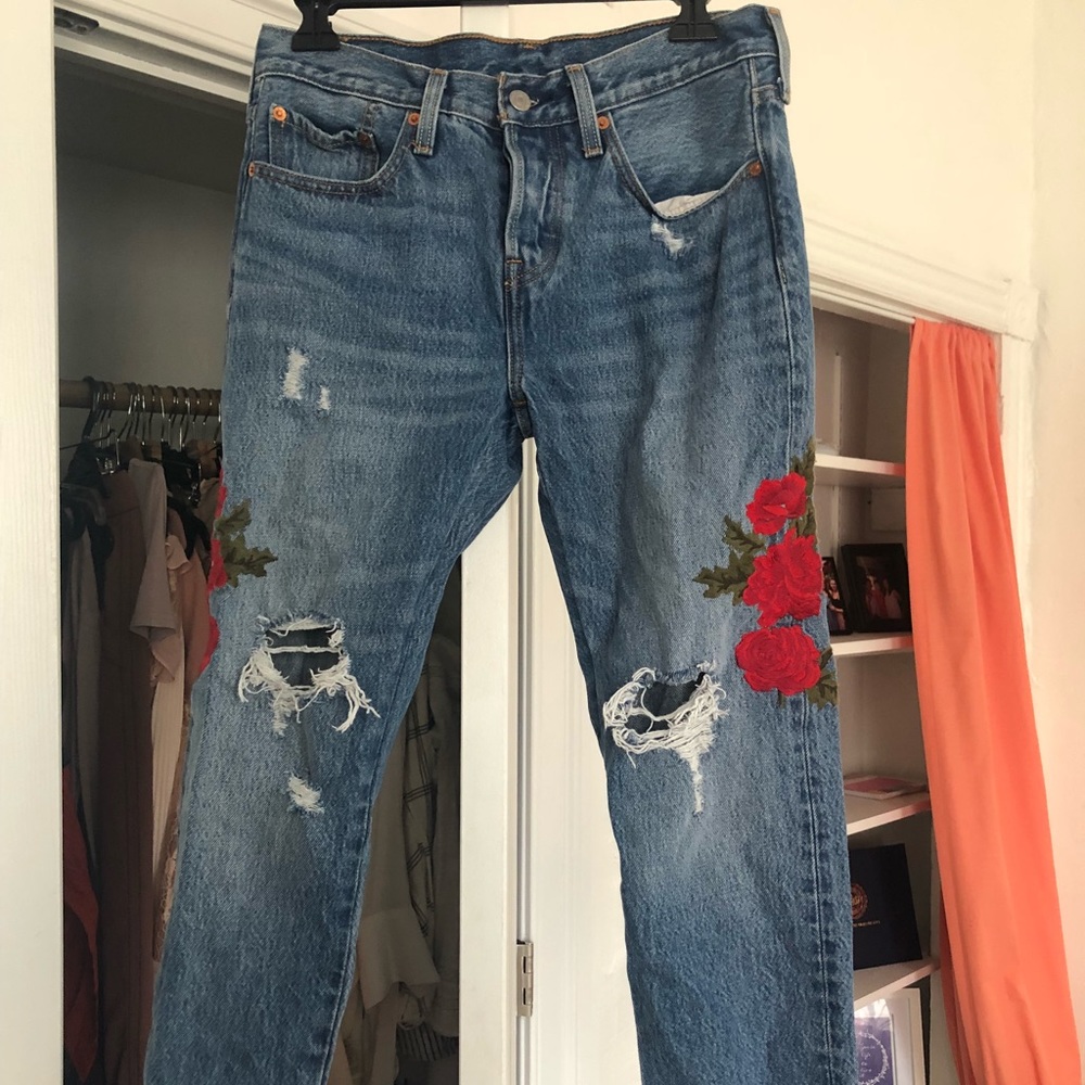 Levi’s embroidered denim boyfriend jeans